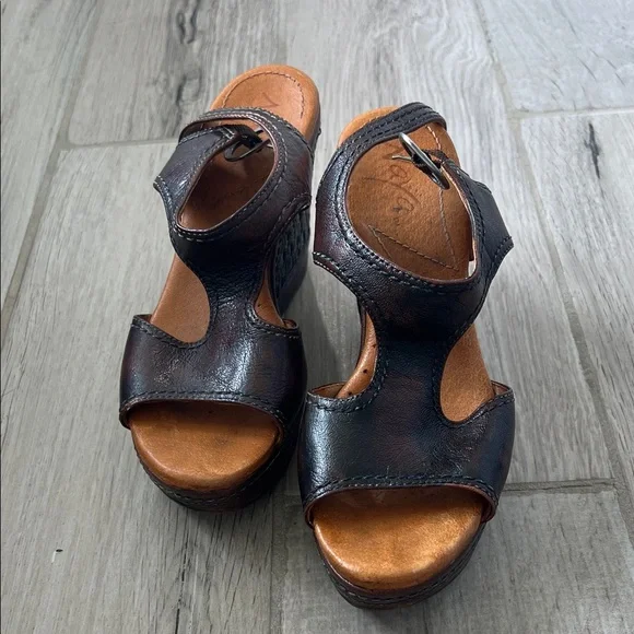 Naya Dark Brown Leather Sandals - Picture 2 of 11